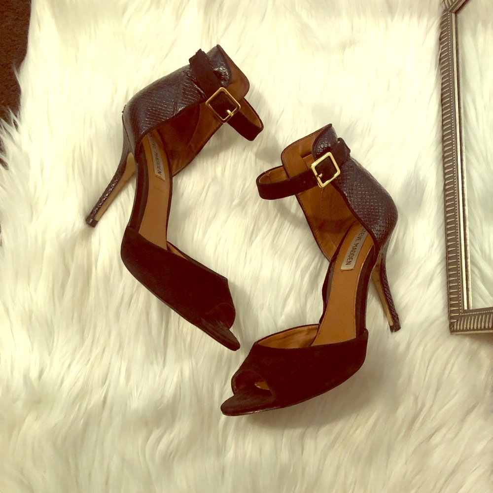 Steve Madden Black Heels with Gold 🖤